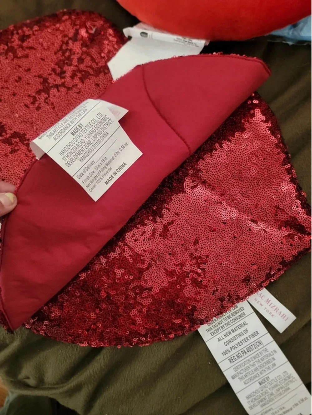 Bundle lip pillow / 2 Isaac Miztahi lip sequins placemats
